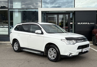 Подержанный автомобиль Mitsubishi Outlander 2013 года (3 фото)