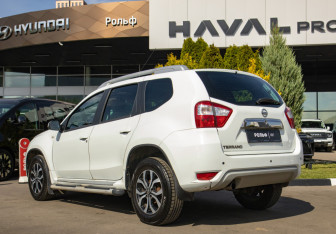 Подержанный автомобиль Nissan Terrano 2015 года (5 фото)