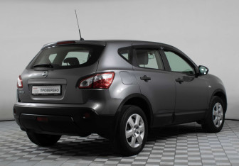 Подержанный автомобиль Nissan Qashqai 2012 года (5 фото)
