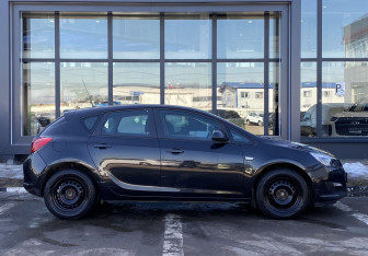 Подержанный автомобиль Opel Astra Hatchback 2014 года (4 фото)