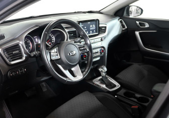 Подержанный автомобиль Kia Ceed Hatchback 2019 года (7 фото)