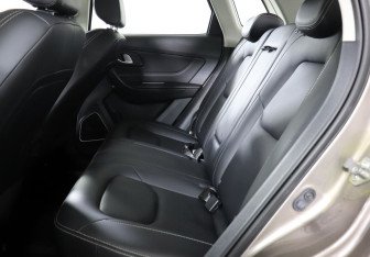 Подержанный автомобиль FAW Besturn X40 2019 года (11 фото)