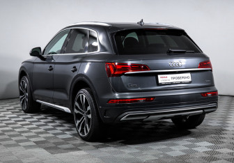 Подержанный автомобиль Audi Q5 2021 года (26 фото)