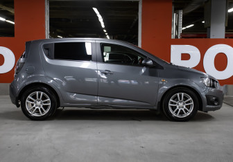 Подержанный автомобиль Chevrolet Aveo Hatchback 2013 года (4 фото)