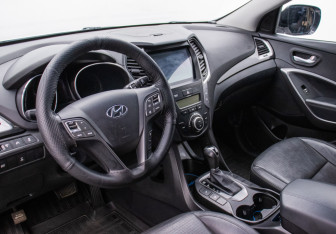 Подержанный автомобиль Hyundai Santa Fe 2013 года (9 фото)