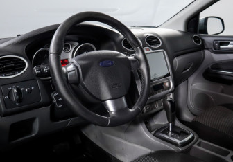 Подержанный автомобиль Ford Focus Wagon 2010 года (13 фото)