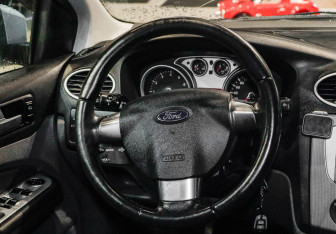 Подержанный автомобиль Ford Focus Hatchback 2008 года (11 фото)