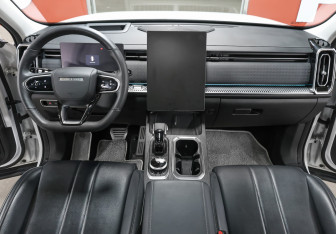 Подержанный автомобиль Jaecoo J7 2024 года (13 фото)