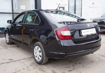 Подержанный автомобиль Skoda Rapid Liftback 2016 года (7 фото)