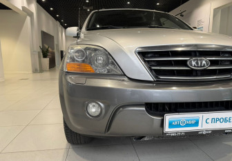 Подержанный автомобиль Kia Sorento 2007 года (8 фото)