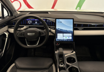 Подержанный автомобиль Geely Atlas 2024 года (11 фото)