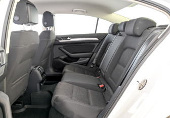 Подержанный автомобиль Volkswagen Passat Sedan 2019 года (12 фото)