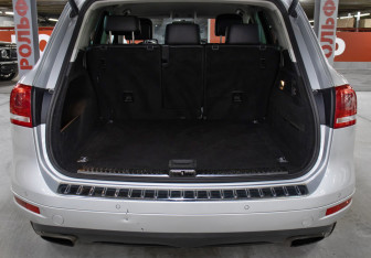 Подержанный автомобиль Volkswagen Touareg 2011 года (10 фото)