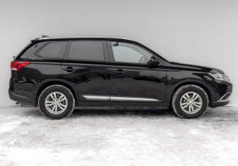 Подержанный автомобиль Mitsubishi Outlander 2017 года (4 фото)