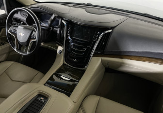 Подержанный автомобиль Cadillac Escalade Suv 2018 года (13 фото)