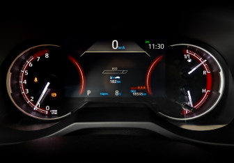 Подержанный автомобиль Toyota RAV4 2021 года (13 фото)