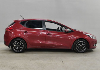 Подержанный автомобиль Kia Ceed Hatchback 2013 года (4 фото)