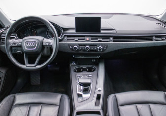 Подержанный автомобиль Audi A4 Sedan 2017 года (13 фото)