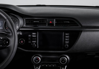 Подержанный автомобиль Kia Rio Sedan 2018 года (13 фото)