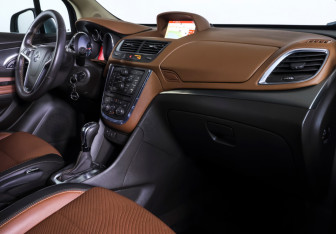 Подержанный автомобиль Opel Mokka 2014 года (10 фото)