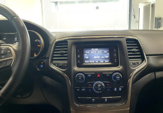 Подержанный автомобиль Jeep Grand Cherokee 2013 года (16 фото)