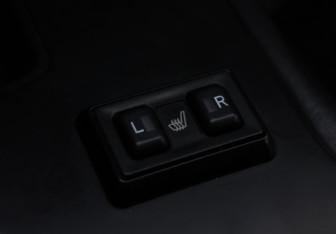 Подержанный автомобиль Toyota Land Cruiser Prado 2002 года (17 фото)