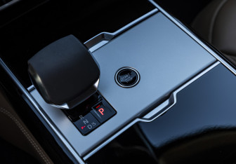 Подержанный автомобиль Land Rover Range Rover 2024 года (28 фото)