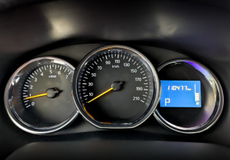 Подержанный автомобиль Renault Sandero 2018 года (13 фото)