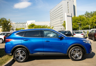 Подержанный автомобиль Haval F7 2022 года (3 фото)