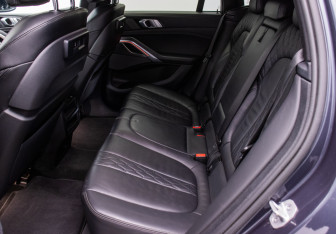 Подержанный автомобиль BMW X6 2020 года (11 фото)