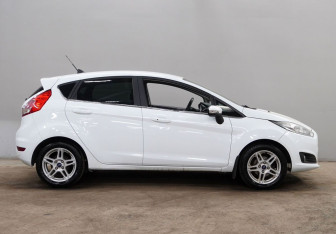 Подержанный автомобиль Ford Fiesta Hatchback 2018 года (5 фото)