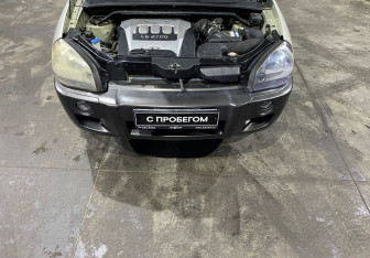 Подержанный автомобиль Hyundai Tucson 2006 года (15 фото)