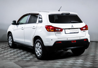 Подержанный автомобиль Mitsubishi ASX 2010 года (7 фото)