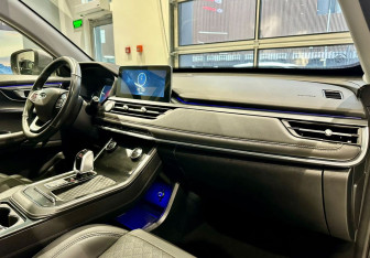 Подержанный автомобиль Chery Tiggo 8 2023 года (15 фото)