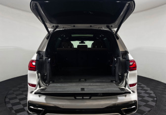 Подержанный автомобиль BMW X7 2019 года (9 фото)