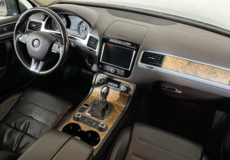 Подержанный автомобиль Volkswagen Touareg 2011 года (9 фото)