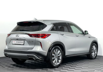 Подержанный автомобиль Infiniti QX50 2018 года (5 фото)