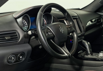 Подержанный автомобиль Maserati Levante 2019 года (11 фото)