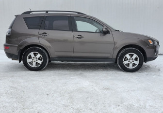 Подержанный автомобиль Mitsubishi Outlander 2011 года (4 фото)