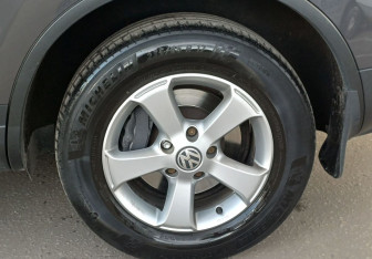 Подержанный автомобиль Volkswagen Touareg 2011 года (9 фото)