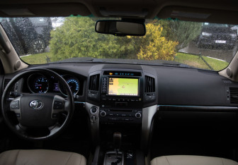 Подержанный автомобиль Toyota Land Cruiser Suv 2010 года (12 фото)