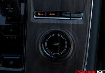 Подержанный автомобиль Geely Monjaro 2025 года (17 фото)