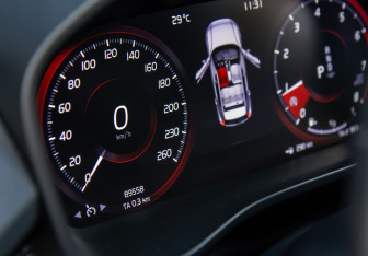 Подержанный автомобиль Volvo XC40 2019 года (9 фото)
