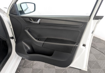 Подержанный автомобиль Skoda Rapid Liftback 2021 года (24 фото)