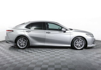 Подержанный автомобиль Toyota Camry Sedan 2018 года (4 фото)