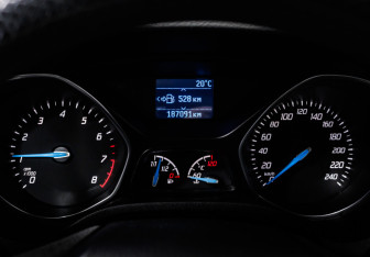 Подержанный автомобиль Ford Focus Wagon 2013 года (10 фото)