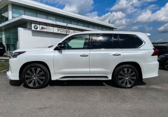 Подержанный автомобиль Lexus LX 2020 года (8 фото)