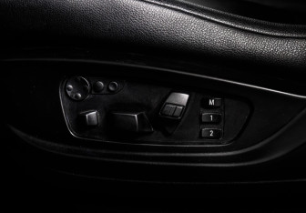 Подержанный автомобиль BMW X6 2011 года (15 фото)