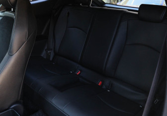Подержанный автомобиль Toyota Yaris Hatchback 2024 года (8 фото)
