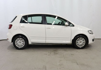 Подержанный автомобиль Volkswagen Golf Plus 2011 года (7 фото)